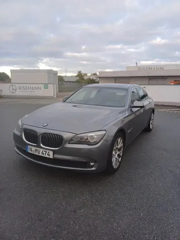 Gebraucht BMW 730 245 PS (180 kW) 2010 Grau Limousine