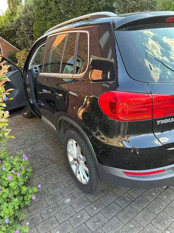 Gebraucht VW Tiguan 122 PS (89 kW) 2011 Schwarz SUV
