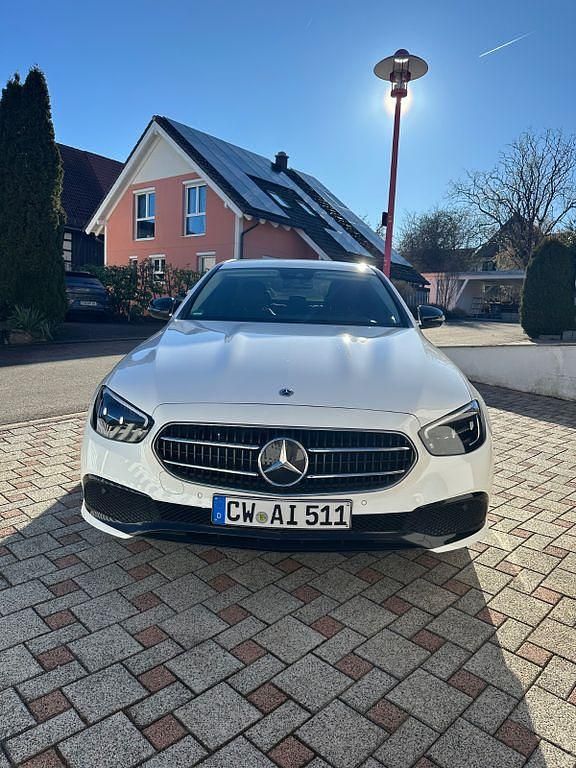 Gebraucht Mercedes E300 Avantgarde 320 PS (235 kW) 2022 Weiß Limousine