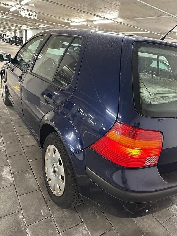 Gebraucht VW Golf IV 94 PS (69 kW) 2002 Blau Kleinwagen