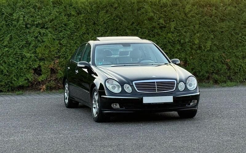 Schwarz Gebraucht 2003 Mercedes E320 Limousine | 4.999 € (Fairer Preis) - Bild 1/4
