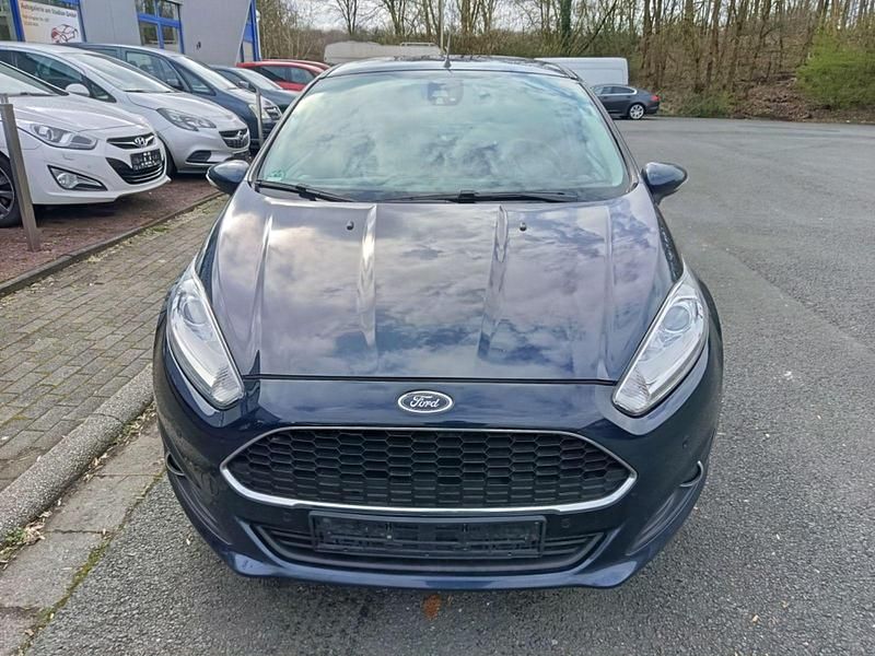 Gebraucht Ford Fiesta Celebration 101 PS (74 kW) 2017 Blau Kleinwagen