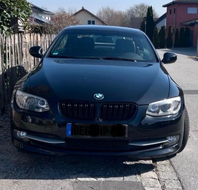Schwarz Gebraucht 2010 BMW 320 Cabriolet Cabrio | 12.499 € (Fairer Preis) - Bild 1/4