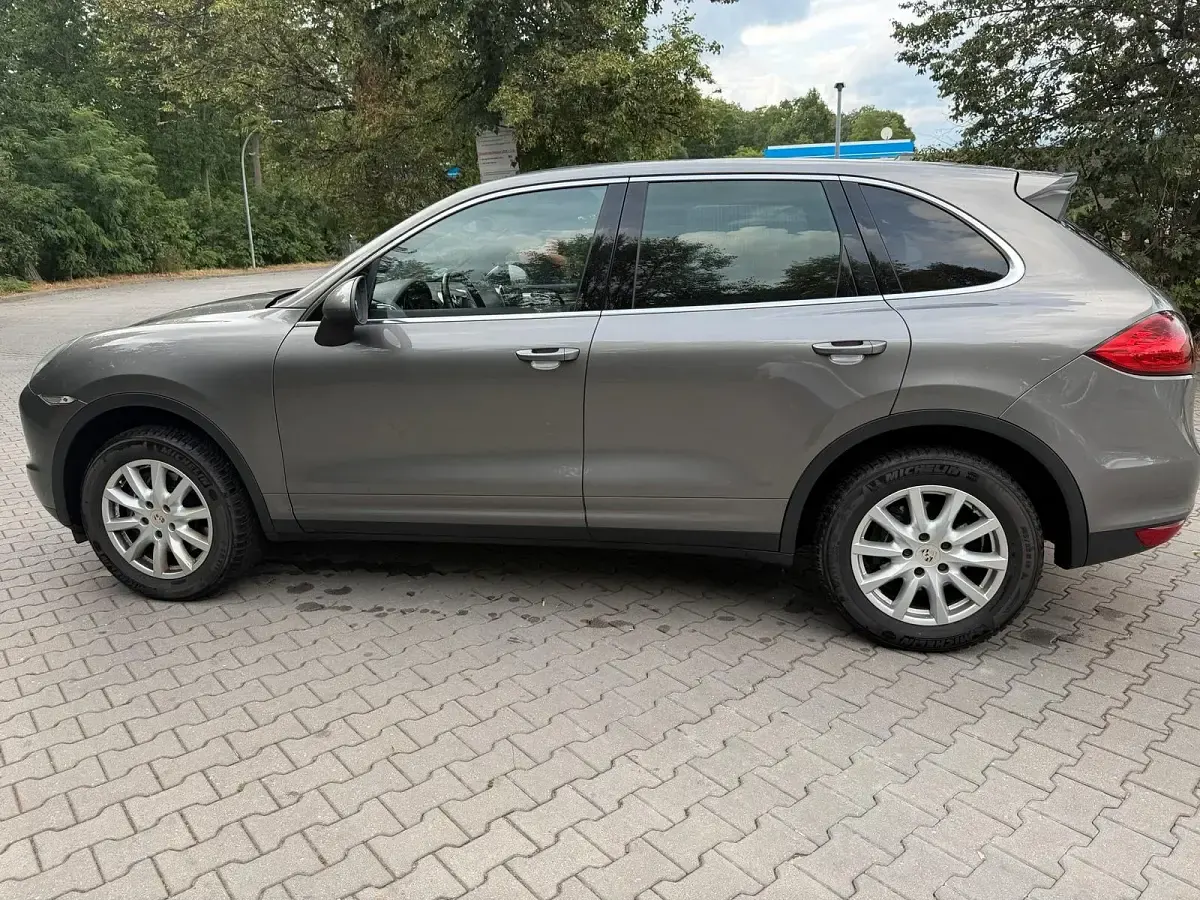 Gebraucht Porsche Cayenne 245 PS (180 kW) 2012 Grau SUV