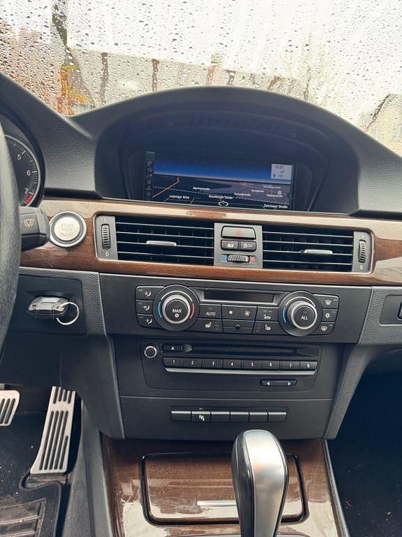 Gebraucht BMW 320 Exclusive 170 PS (125 kW) 2011 Schwarz Kombi