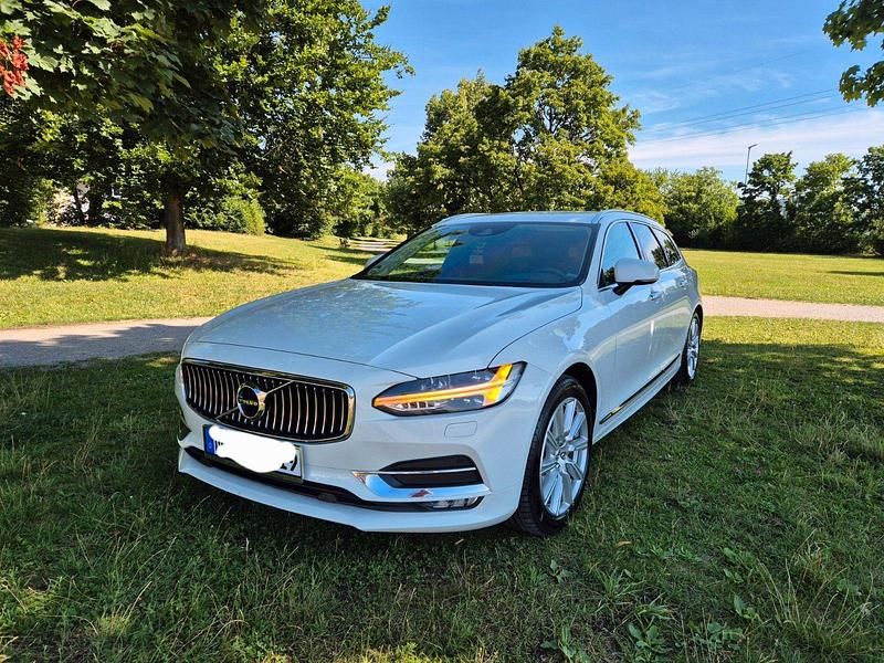 Weiß Gebraucht 2019 Volvo V90 Inscription Kombi | 27.300 € (Fairer Preis) - Bild 1/4