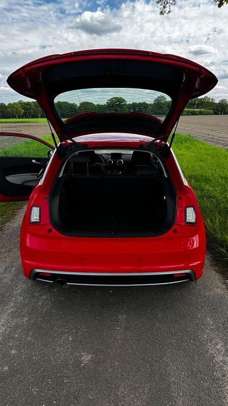 Gebraucht Audi A1 Ambition 90 PS (66 kW) 2012 Rot Kleinwagen