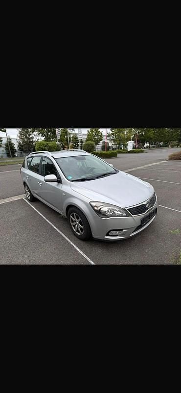Silber Gebraucht 2010 Kia Ceed Kombi | 2.700 € (Superpreis) - Bild 1/4