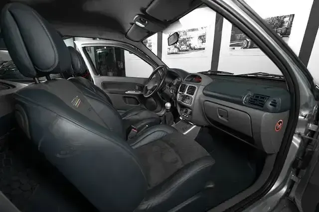 Gebraucht Renault Clio 226 PS (166 kW) 2003 Silber Kleinwagen