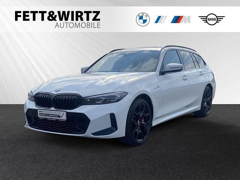 Alpinweiss Gebraucht 2025 BMW 330e M Sport Kombi | 52.700 € (Fairer Preis) - Bild 1/3