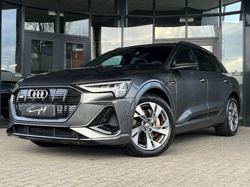 Grau Gebraucht 2019 Audi e-tron S-Line SUV | 26.950 € (Fairer Preis) - Bild 1/4