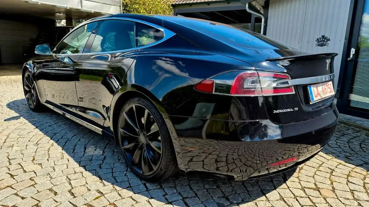Used Tesla Model S 386 kW (525 HP) 2017 Black Hatchback
