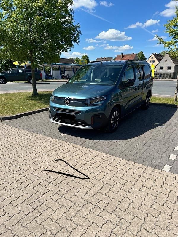 Blau Gebraucht 2025 Citroën Berlingo Van / Kleinbus | 30.795 € - Bild 1/4