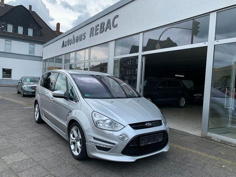 Schwarz Gebraucht 2010 Ford S-MAX Titanium S Van / Kleinbus | 10.490 € (Etwas zu teuer) - Bild 1/4