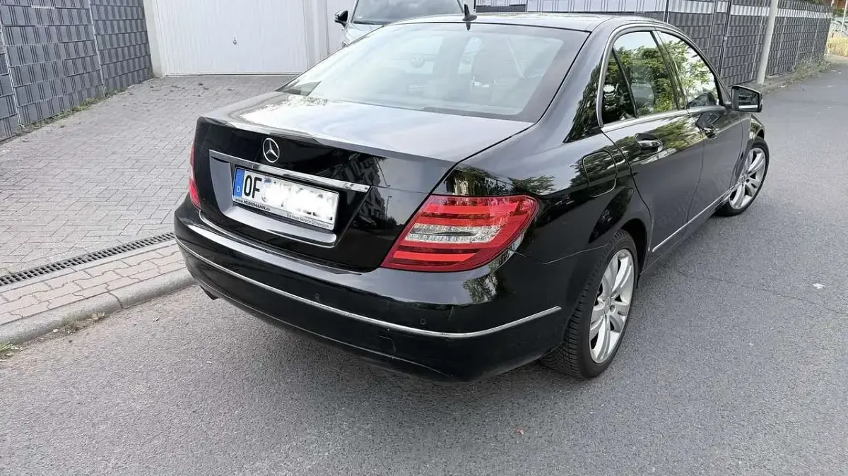Gebraucht Mercedes C180 156 PS (114 kW) 2012 Schwarz Limousine