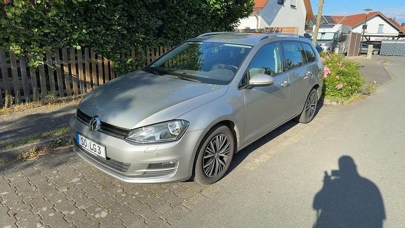 Silber Gebraucht 2016 VW Golf VII Comfortline Kombi | 8.400 € (Fairer Preis) - Bild 1/4