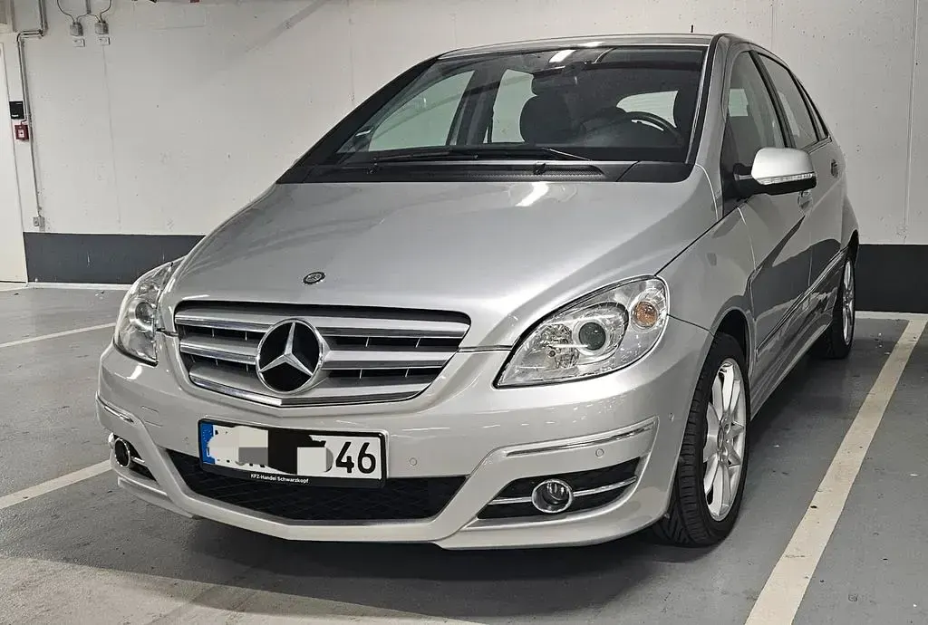 Gebraucht Mercedes B180 116 PS (85 kW) 2011 Silber Kleinwagen