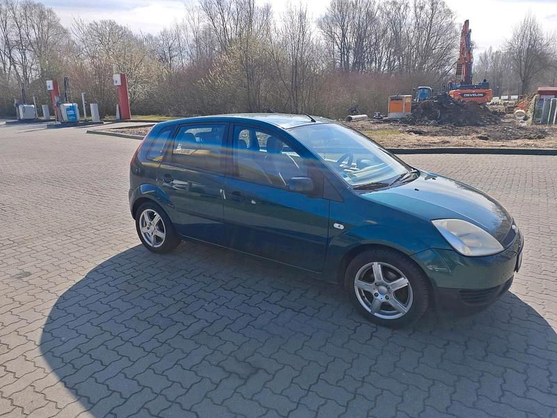 Gebraucht Ford Fiesta 60 PS (44 kW) 2002 Grün Kleinwagen