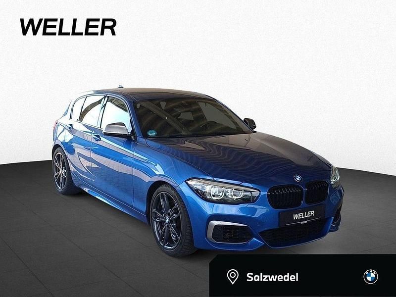 Estorilblau (blau) Gebraucht 2018 BMW M140 M Sport Limousine | 30.990 € (Fairer Preis) - Bild 1/4