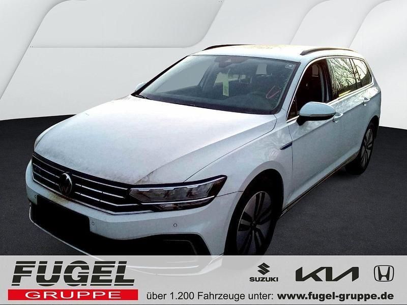 Pure white Gebraucht 2021 VW Passat GTE Kombi | 22.499 € (Superpreis) - Bild 1/2
