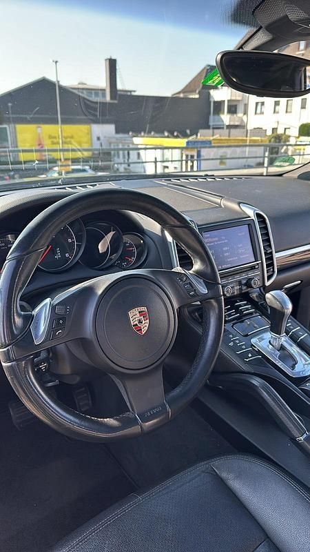 Grau Gebraucht 2012 Porsche Cayenne SUV | 19.000 € (Guter Preis) - Bild 1/4