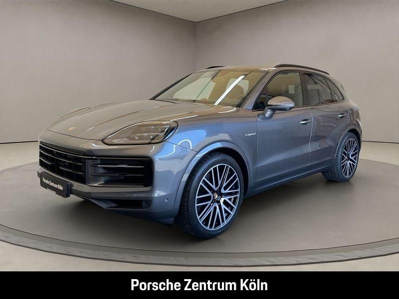 Grau Gebraucht 2025 Porsche Cayenne SUV | 121.800 € (Teuer) - Bild 1/4