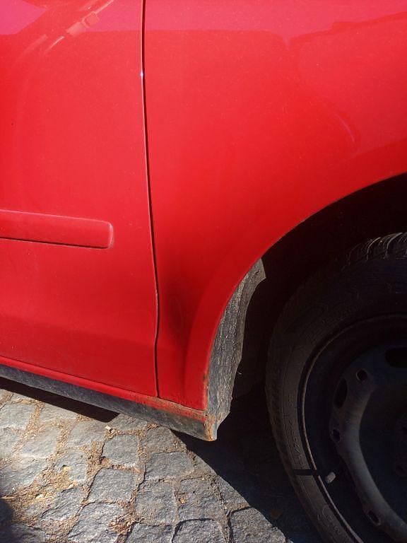 Rot Gebraucht 2007 VW Polo Limousine | 900 € (Superpreis) - Bild 1/4