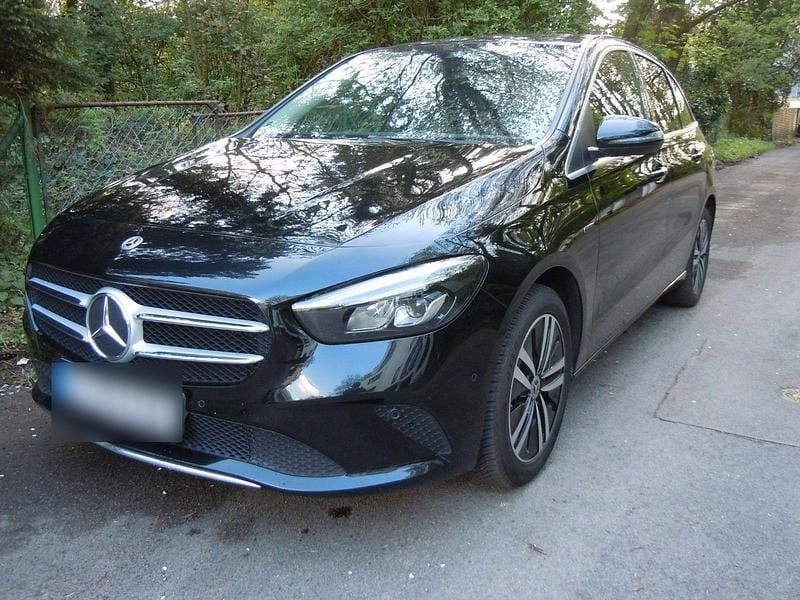 Gebraucht Mercedes E250 160 PS (117 kW) 2022 Schwarz Kombi