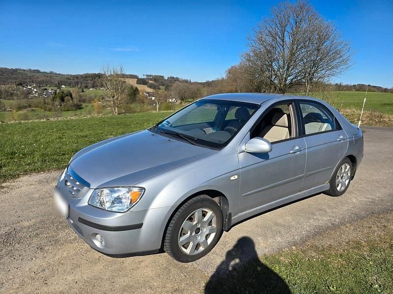 Gebraucht Kia Cerato 105 PS (77 kW) 2004 Silber Limousine