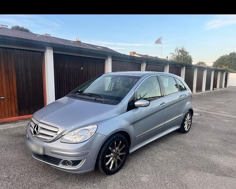 Silber Gebraucht 2007 Mercedes B200 Van / Kleinbus | 7.800 € (Fairer Preis) - Bild 1/4