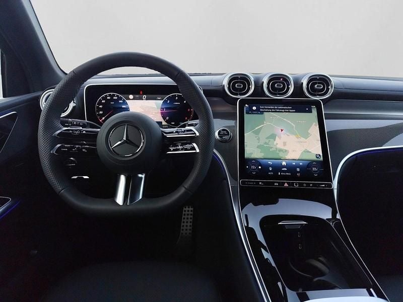 Gebraucht Mercedes GLC220 AMG 145 PS (106 kW) 2026 Unilack polarweiß Limousine