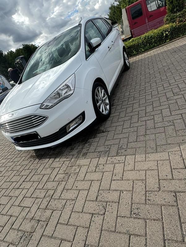 Weiß Gebraucht 2018 Ford Grand C-Max Titanium Van / Kleinbus | 14.500 € - Bild 1/4
