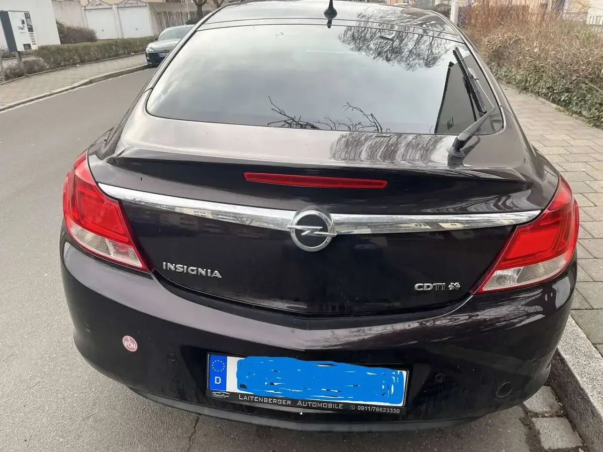 Gebraucht Opel Insignia Edition 160 PS (117 kW) 2010 Braun Limousine