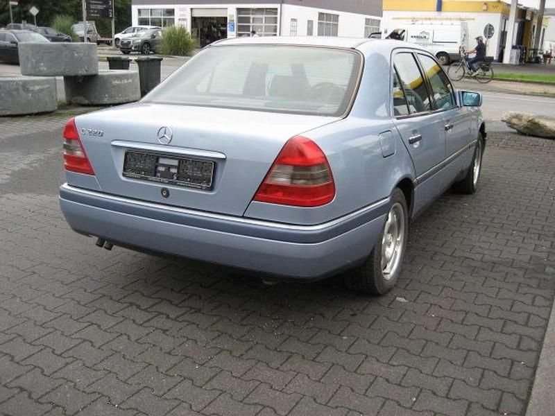 Gebraucht Mercedes C220 Elegance 150 PS (110 kW) 1994 Blau Limousine