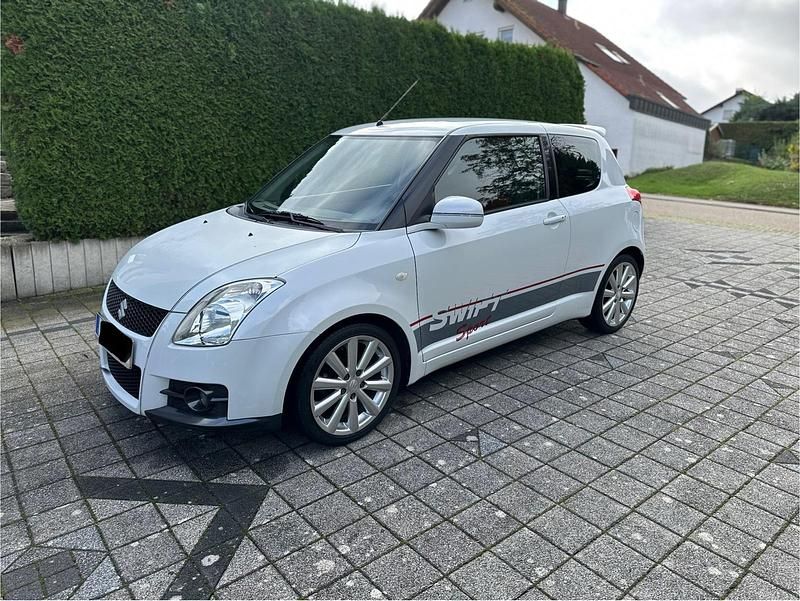Weiß Gebraucht 2010 Suzuki Swift Sport Limousine | 4.800 € (Teuer) - Bild 1/4