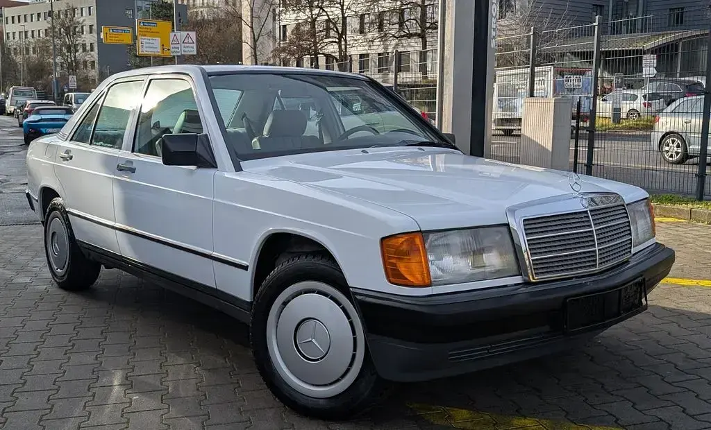 Gebraucht Mercedes 190 160 PS (117 kW) 1987 Weiß Limousine