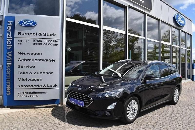 Obsidianschwarz metallic Gebraucht 2022 Ford Focus Titanium Kombi | 19.990 € (Fairer Preis) - Bild 1/4