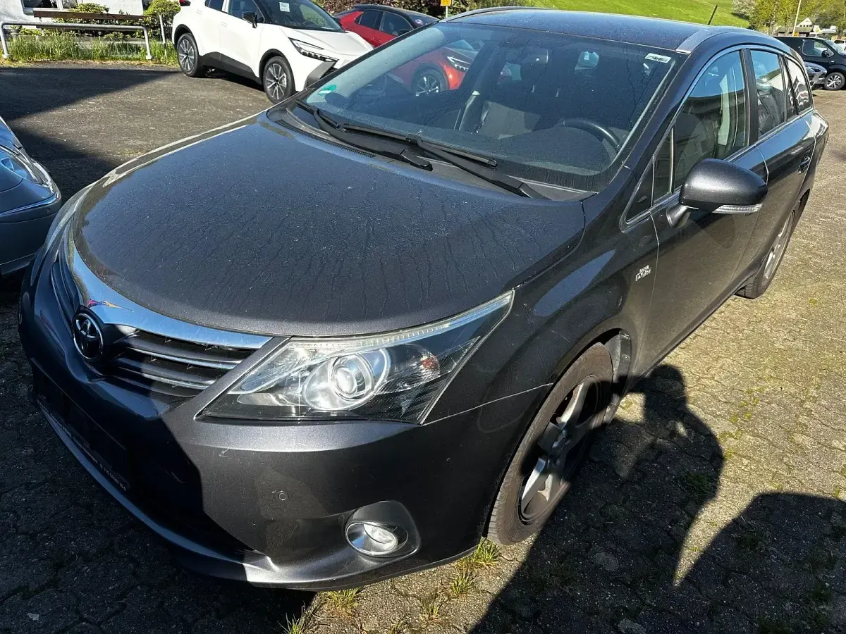 Gebraucht Toyota Avensis Life 150 PS (110 kW) 2012 Grau Kombi