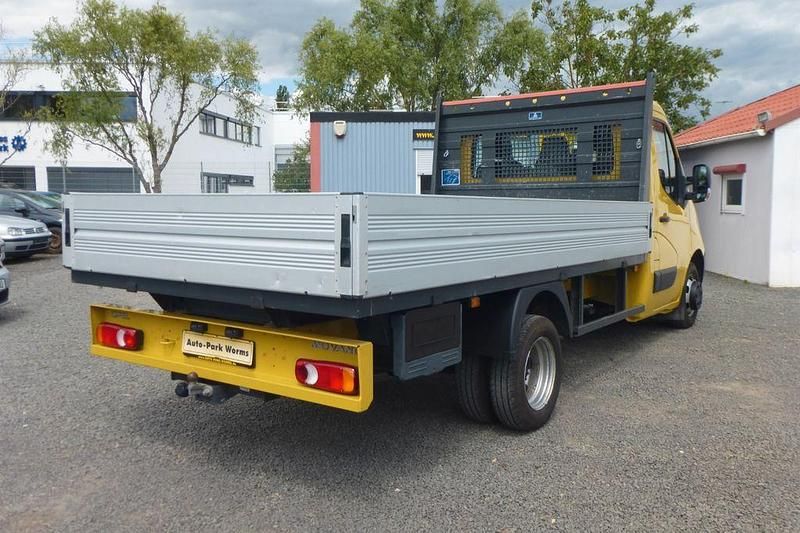 Gebraucht Opel Movano 131 PS (96 kW) 2021 Safrangelb/saffron yellow Van