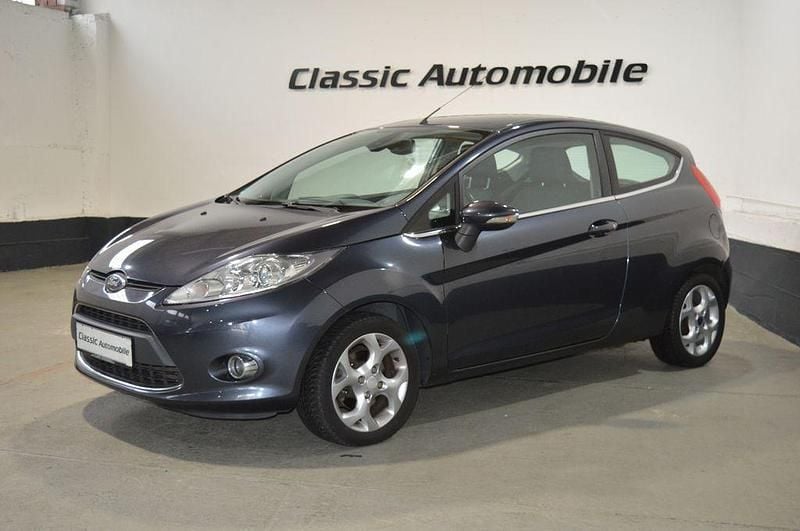 Grau Gebraucht 2009 Ford Fiesta Titanium Kleinwagen | 3.990 € (Fairer Preis) - Bild 1/4