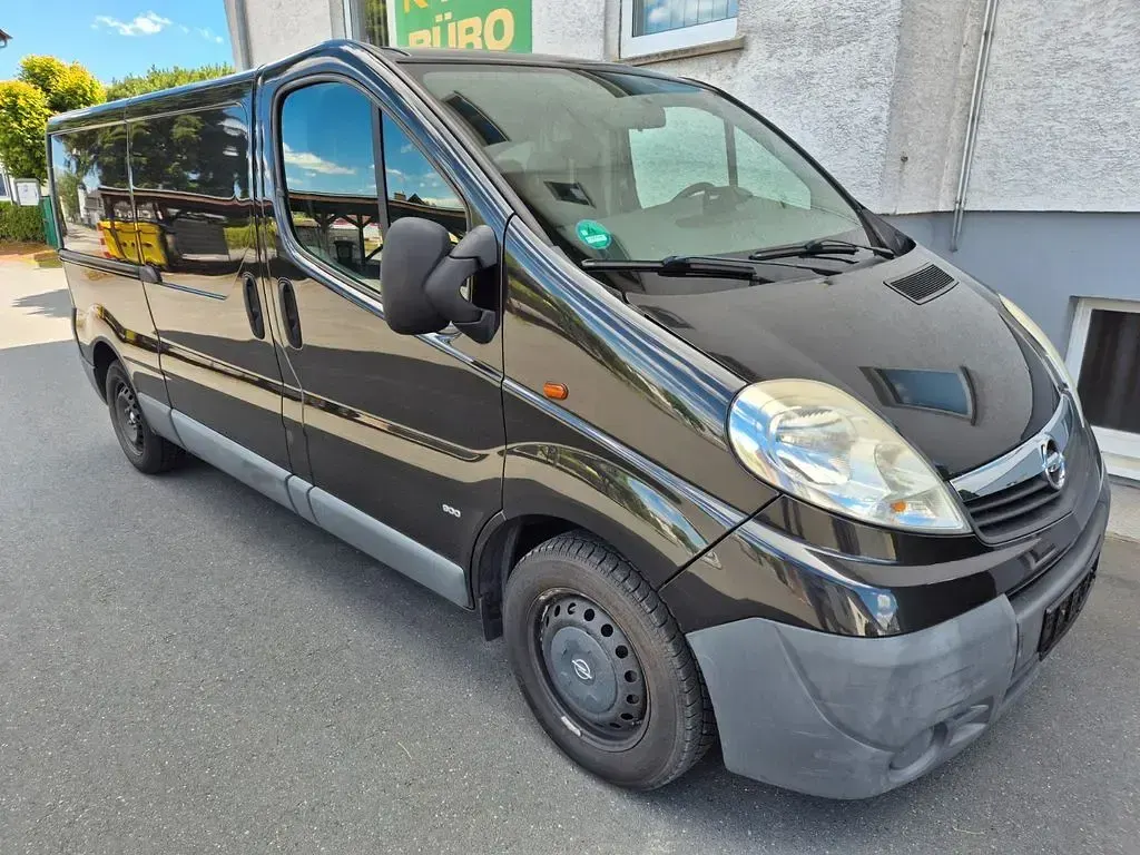 Gebraucht Opel Vivaro 114 PS (83 kW) 2008 Schwarz Van / Kleinbus