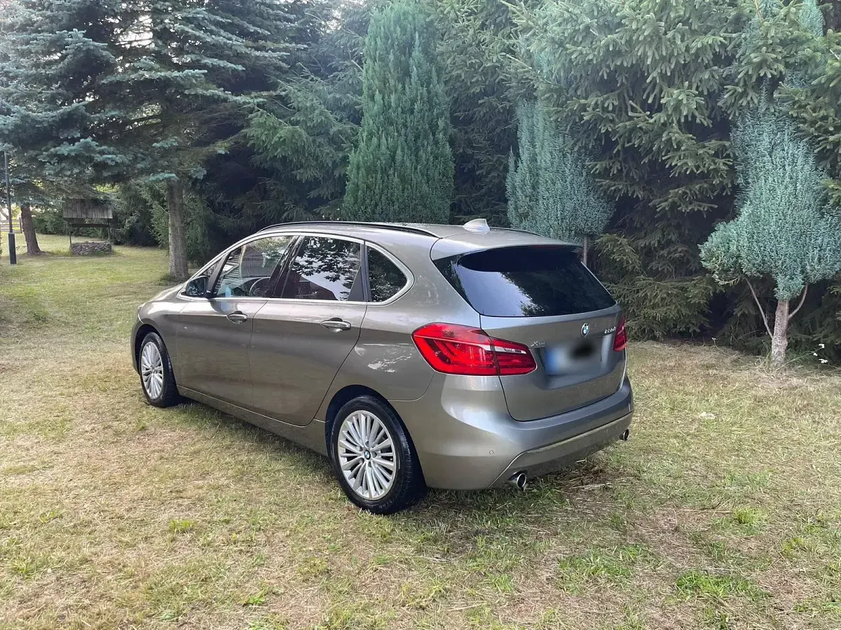 Gebraucht BMW 220 Active Tourer Luxury Line 190 PS (139 kW) 2015 Silber Van / Kleinbus