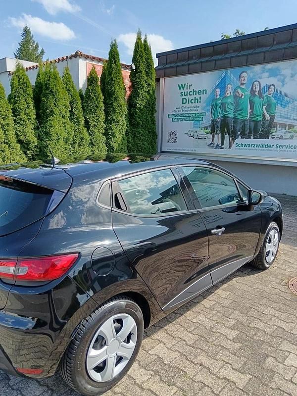 Gebraucht Renault Clio IV Life 74 PS (54 kW) 2018 Schwarz Kleinwagen