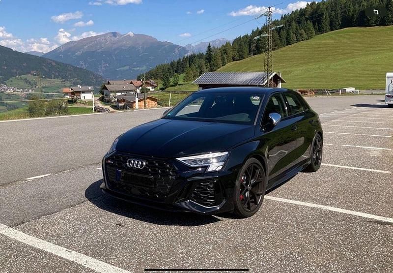 Schwarz Gebraucht 2023 Audi RS3 Sportback Sport Kleinwagen | 53.900 € (Guter Preis) - Bild 1/4