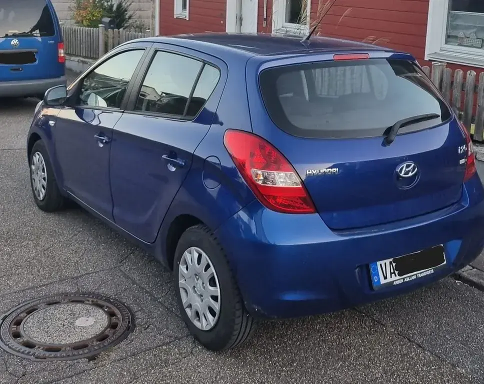 Gebraucht Hyundai i20 Edition+ 77 PS (56 kW) 2011 Blau Kleinwagen
