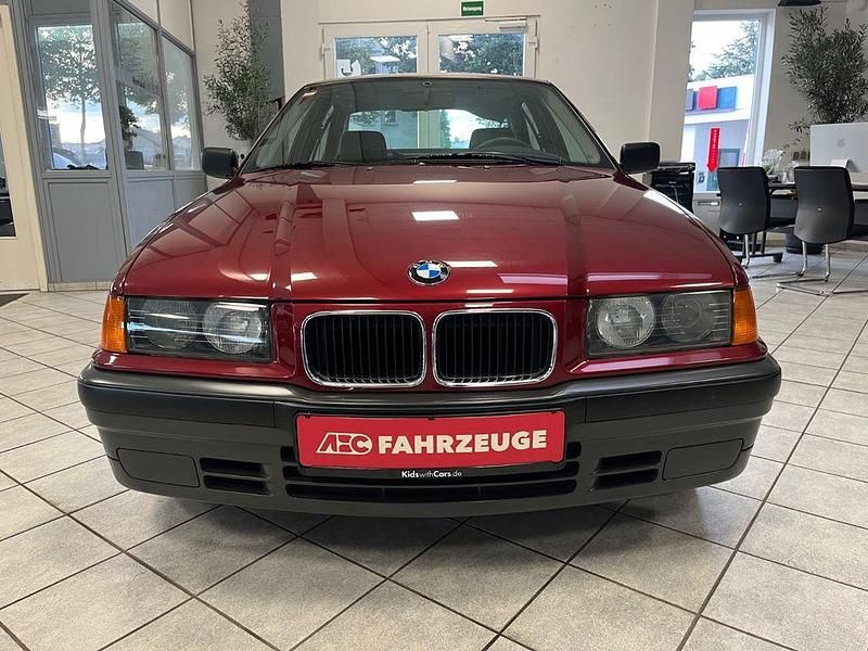 Gebraucht BMW 316 99 PS (72 kW) 1991 Rot Limousine