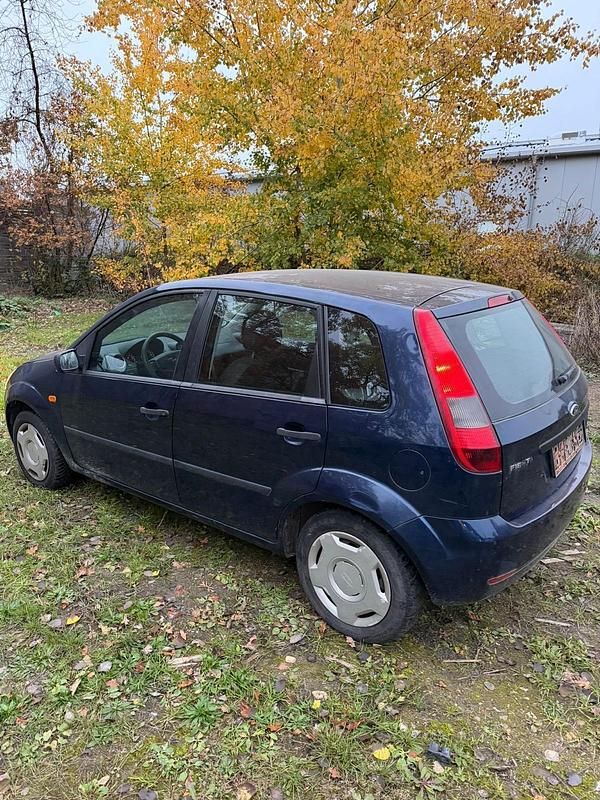 Blau Gebraucht 2005 Ford Fiesta Limousine | 750 € (Guter Preis) - Bild 1/4
