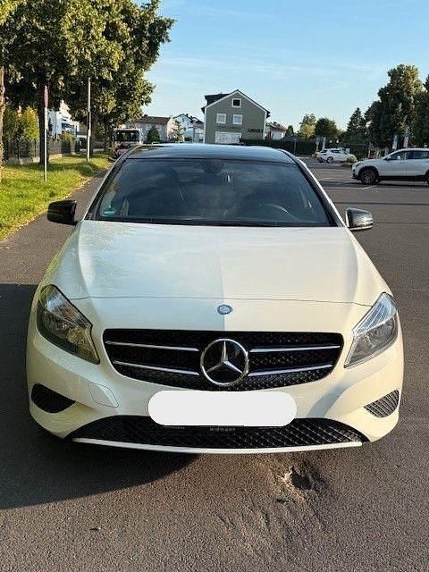 Weiß Gebraucht 2013 Mercedes A180 Style Limousine | 13.500 € (Fairer Preis) - Bild 1/4