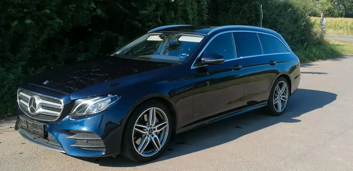 Gebraucht Mercedes E220 AMG 194 PS (142 kW) 2018 Blau Kombi