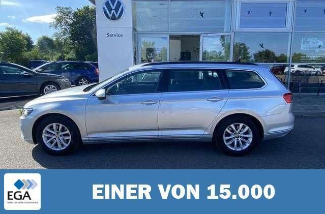 Silber metallic Gebraucht 2022 VW Passat Business Kombi | 29.980 € (Etwas zu teuer) - Bild 1/4